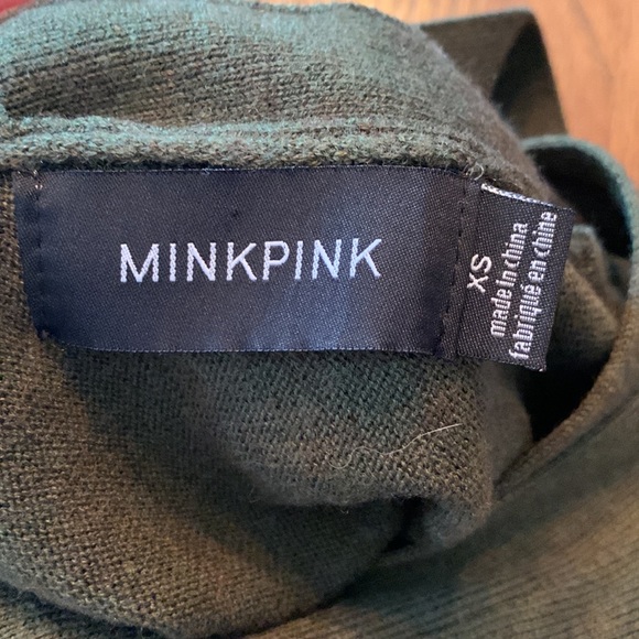 EUC Women’s Minkpink fall sweater. Roomy size xs. Fall army green color. - Picture 6 of 6